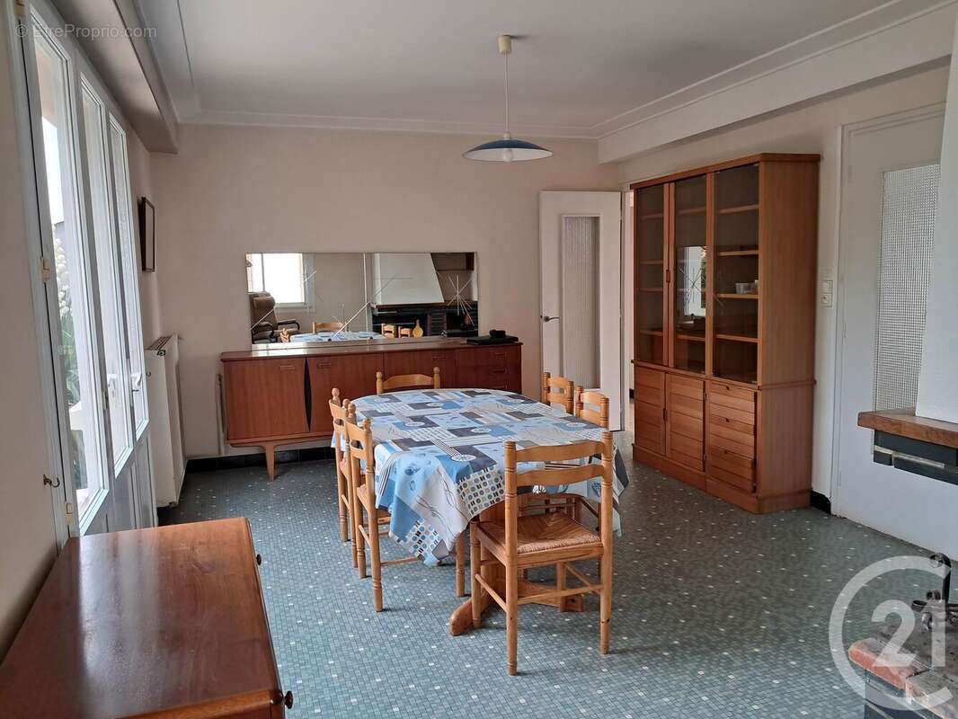 Maison à GROSBREUIL