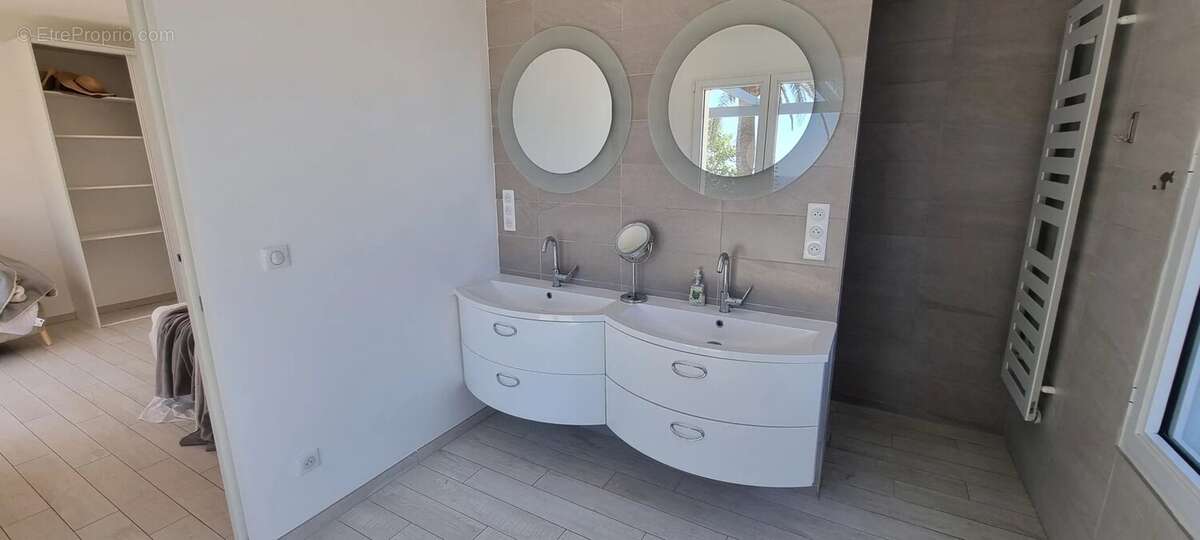 Maison à LES ISSAMBRES