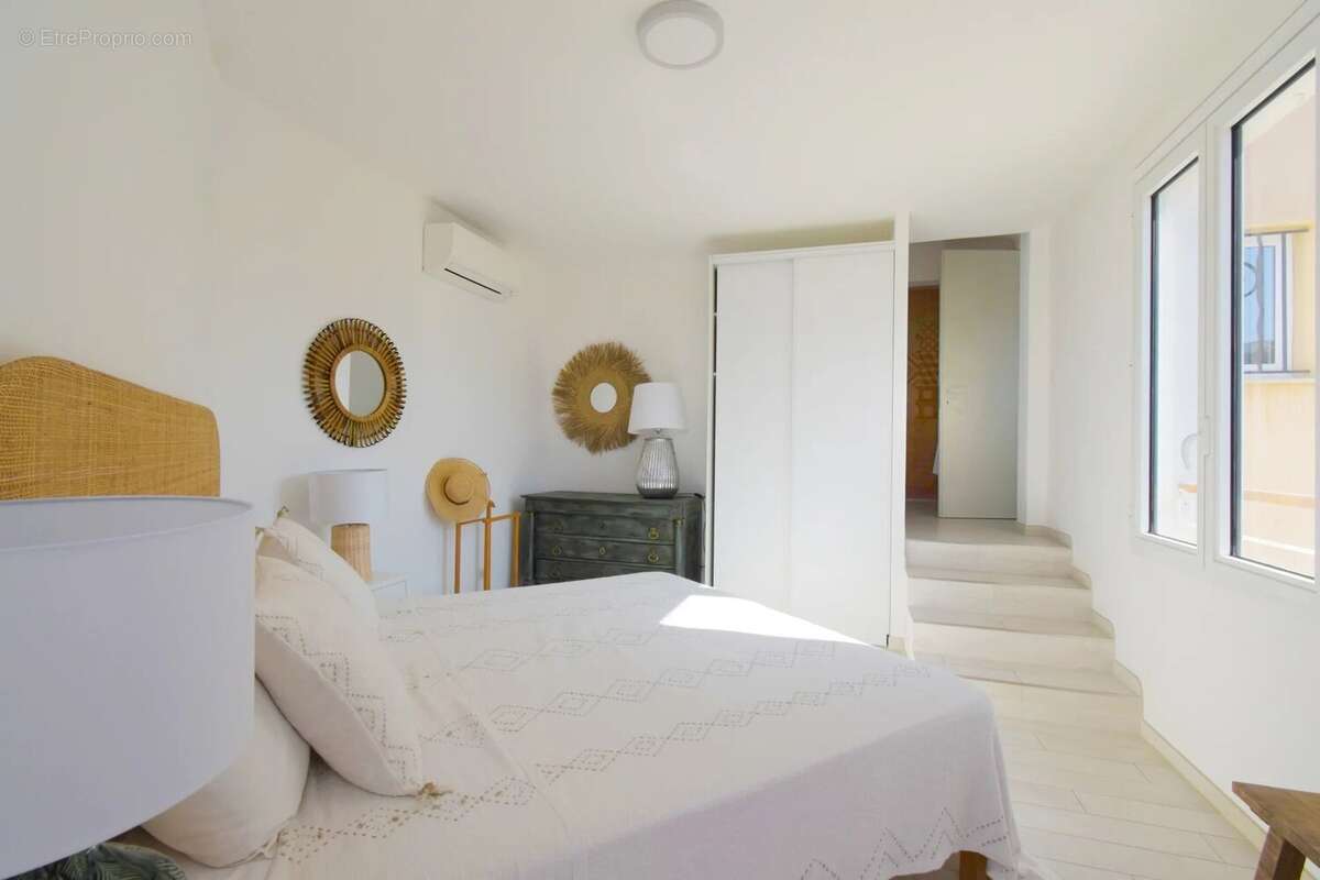 Maison à LES ISSAMBRES