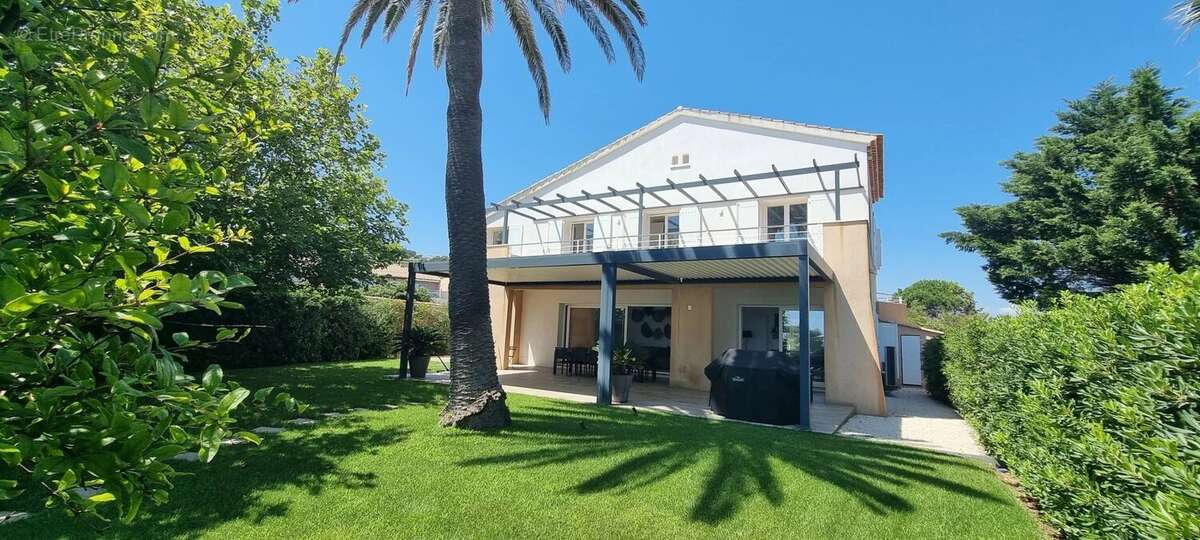 Maison à LES ISSAMBRES