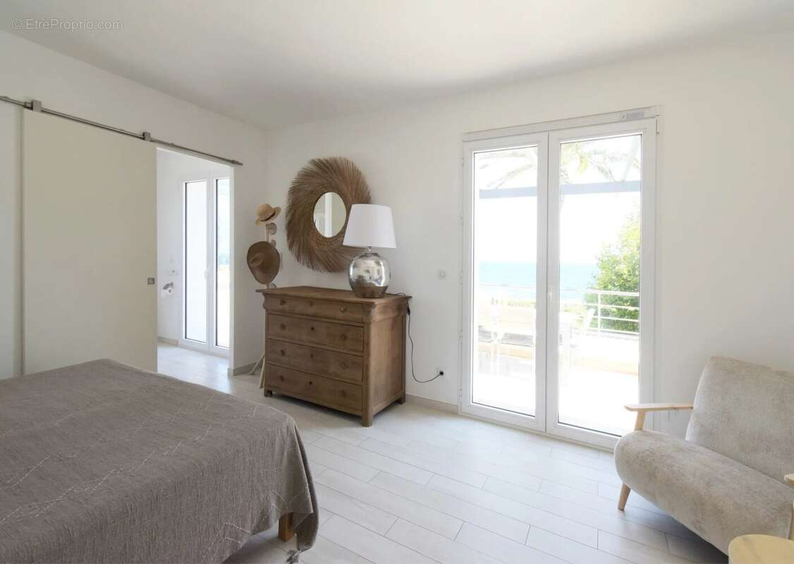 Maison à LES ISSAMBRES