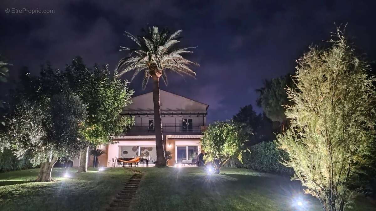 Maison à LES ISSAMBRES