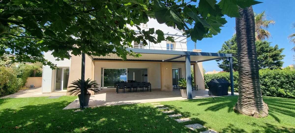 Maison à LES ISSAMBRES