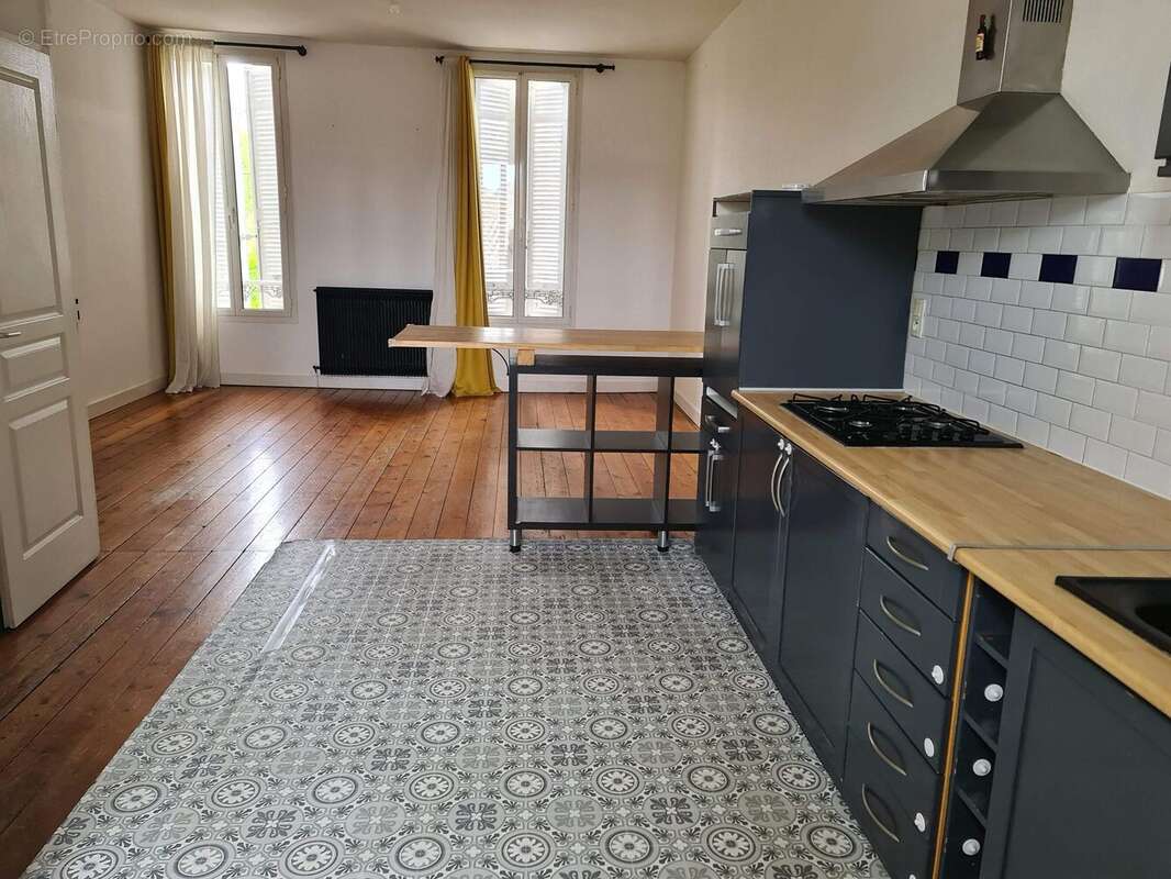 1 er CUISINE/SEJOUR - Maison à BERGERAC