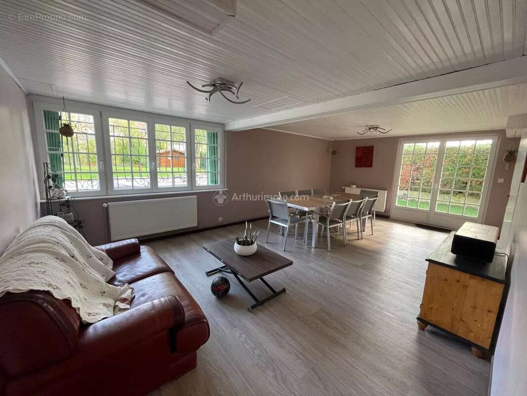 Maison à NEUFCHATEAU