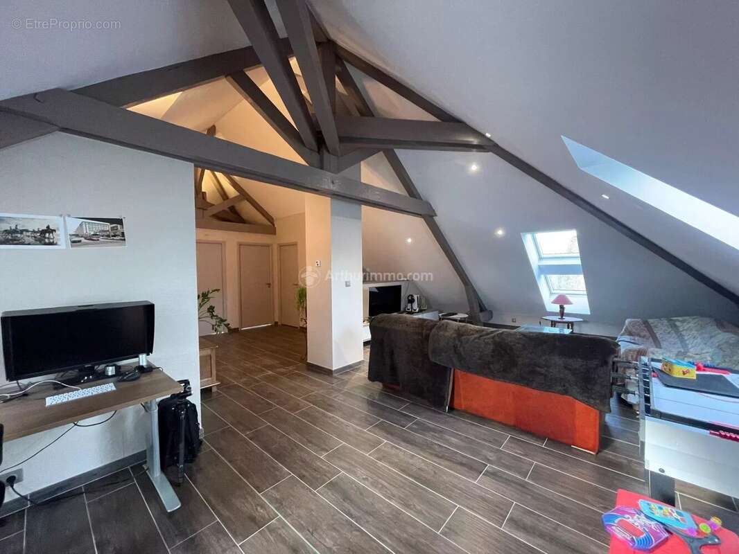 Maison à NEUFCHATEAU