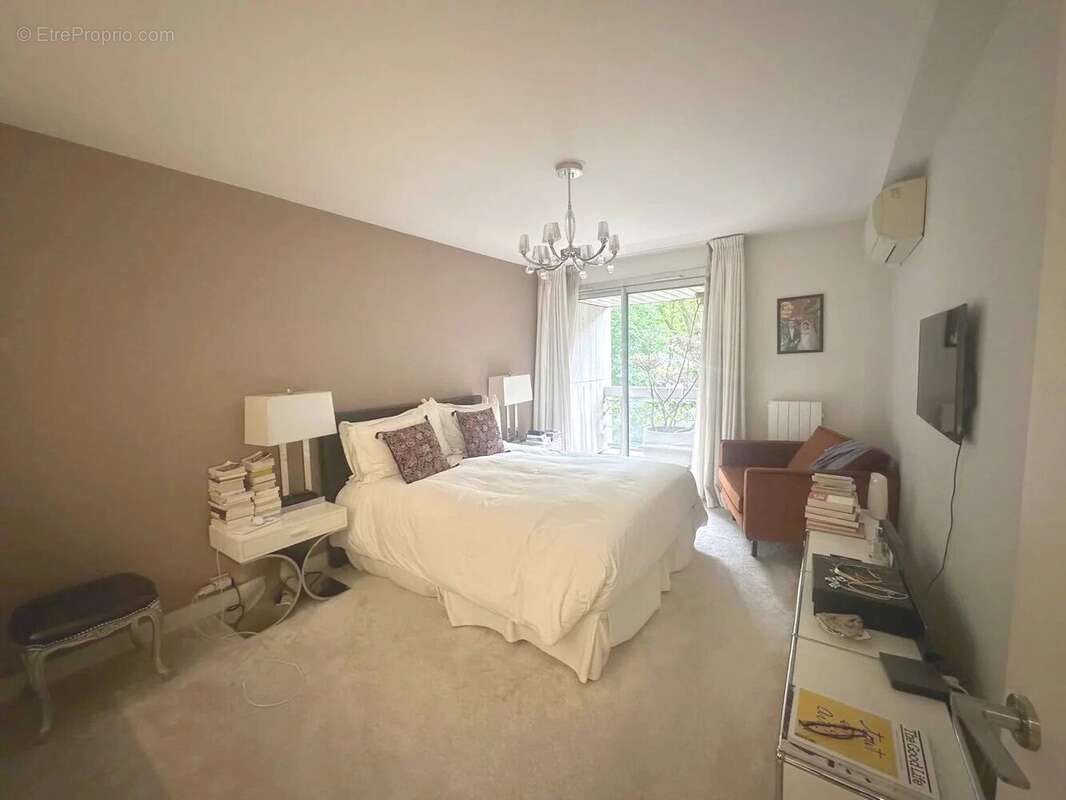 Appartement à NEUILLY-SUR-SEINE