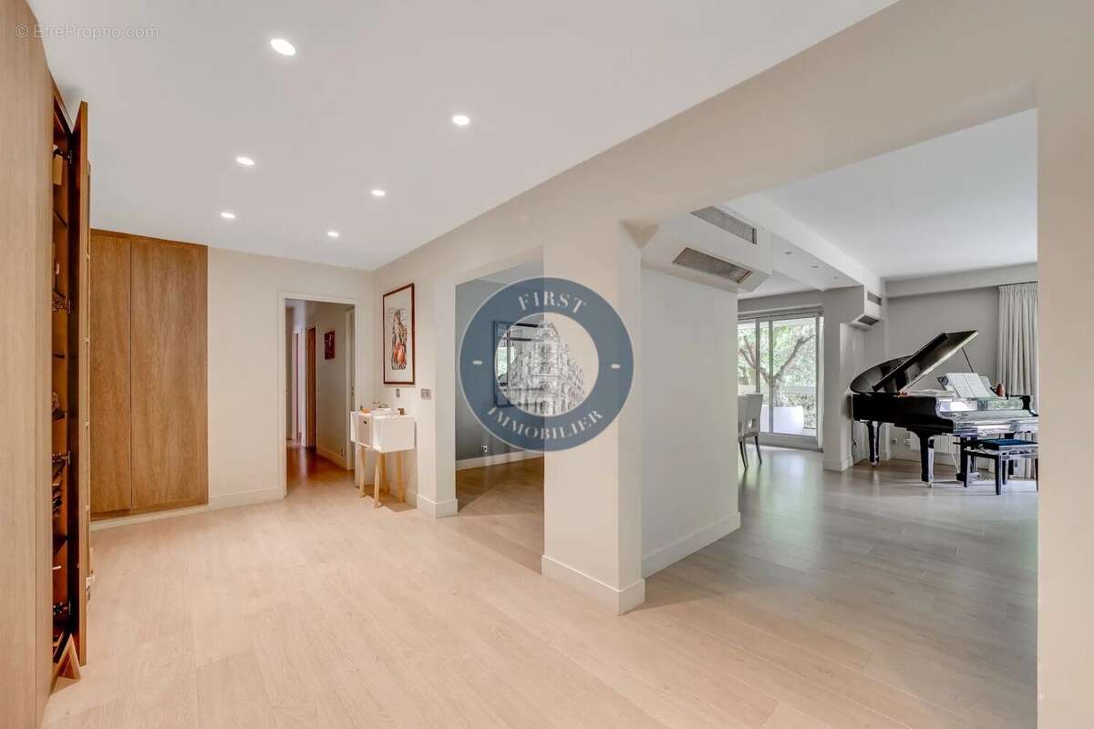 Appartement à NEUILLY-SUR-SEINE