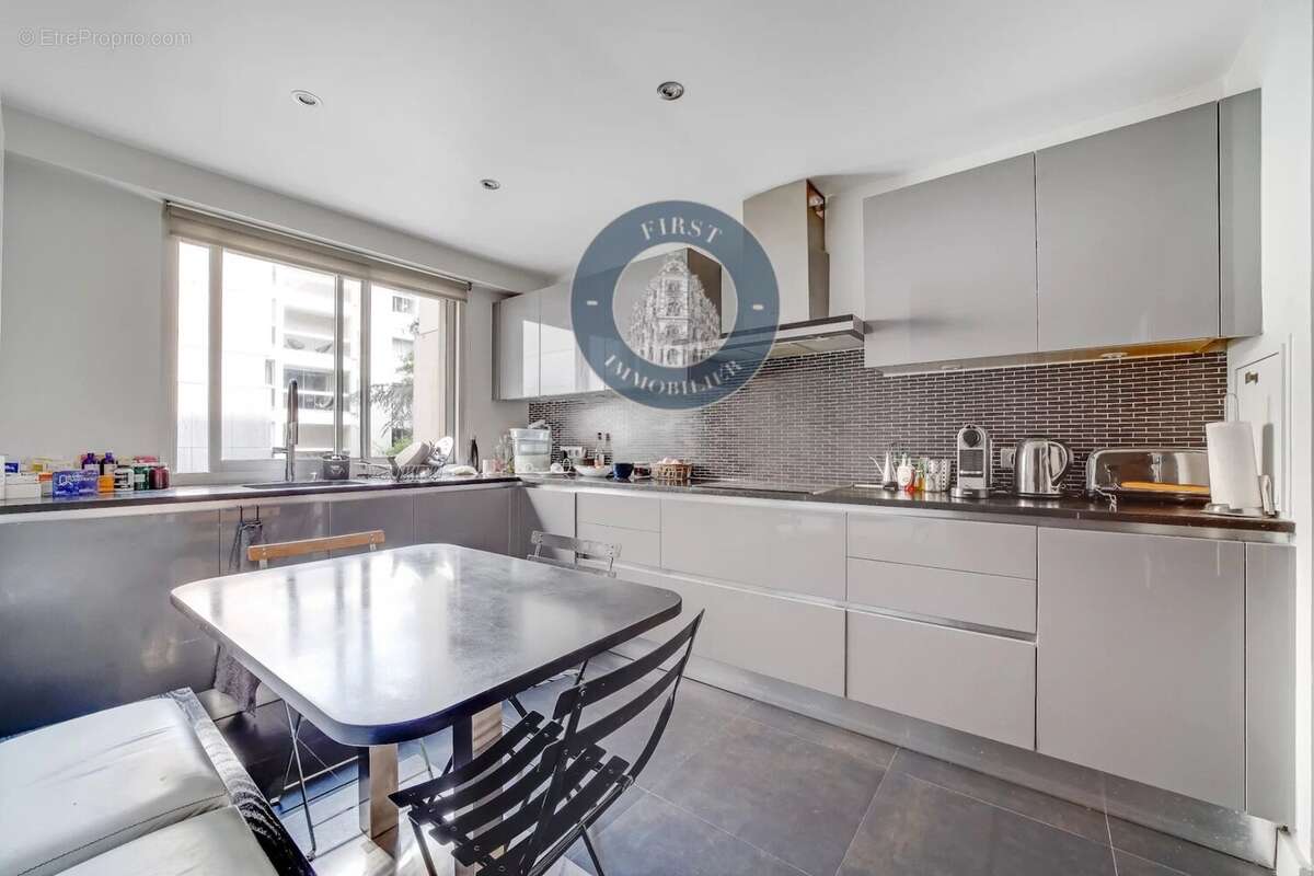 Appartement à NEUILLY-SUR-SEINE