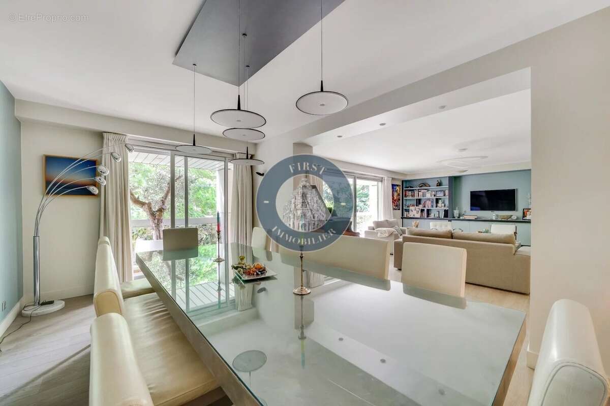 Appartement à NEUILLY-SUR-SEINE