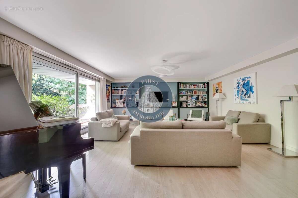 Appartement à NEUILLY-SUR-SEINE