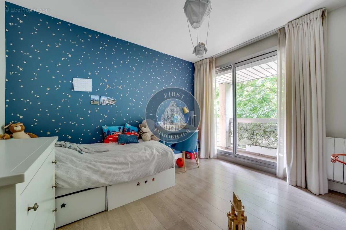 Appartement à NEUILLY-SUR-SEINE