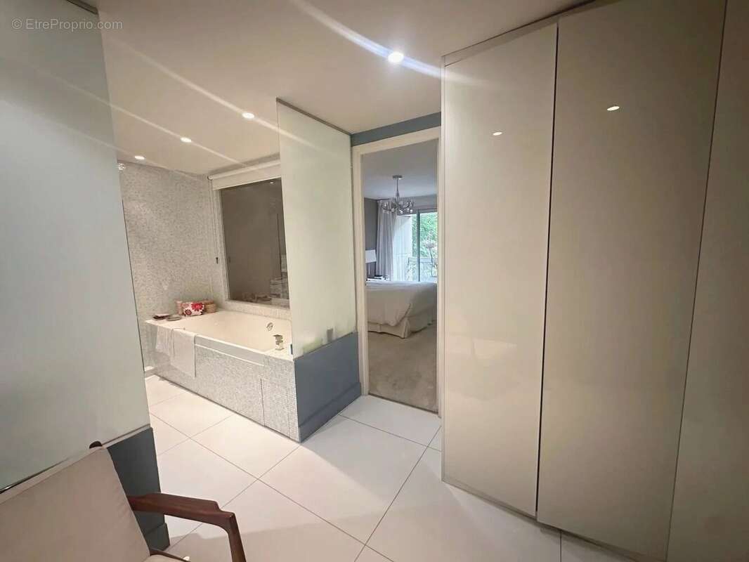 Appartement à NEUILLY-SUR-SEINE