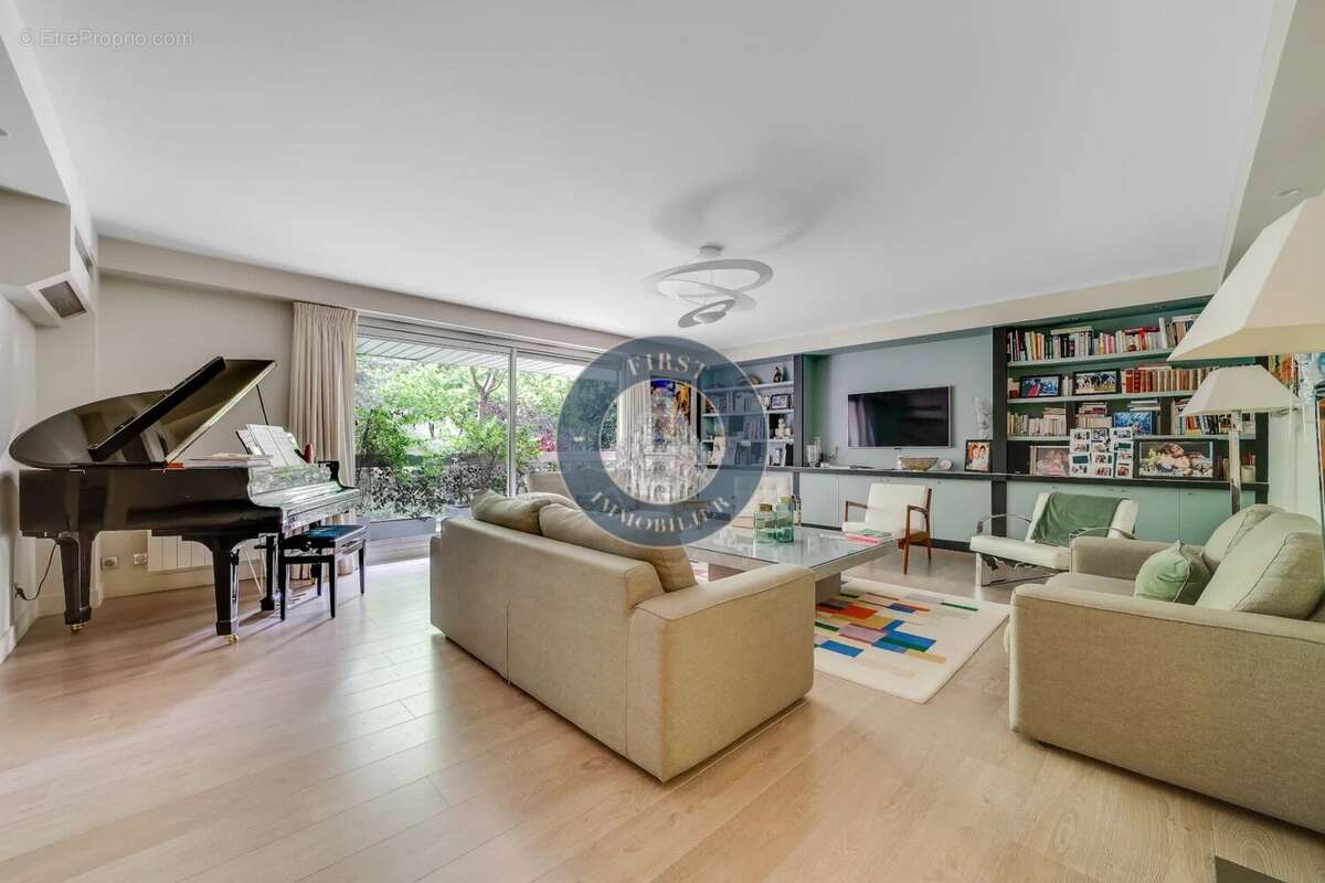 Appartement à NEUILLY-SUR-SEINE