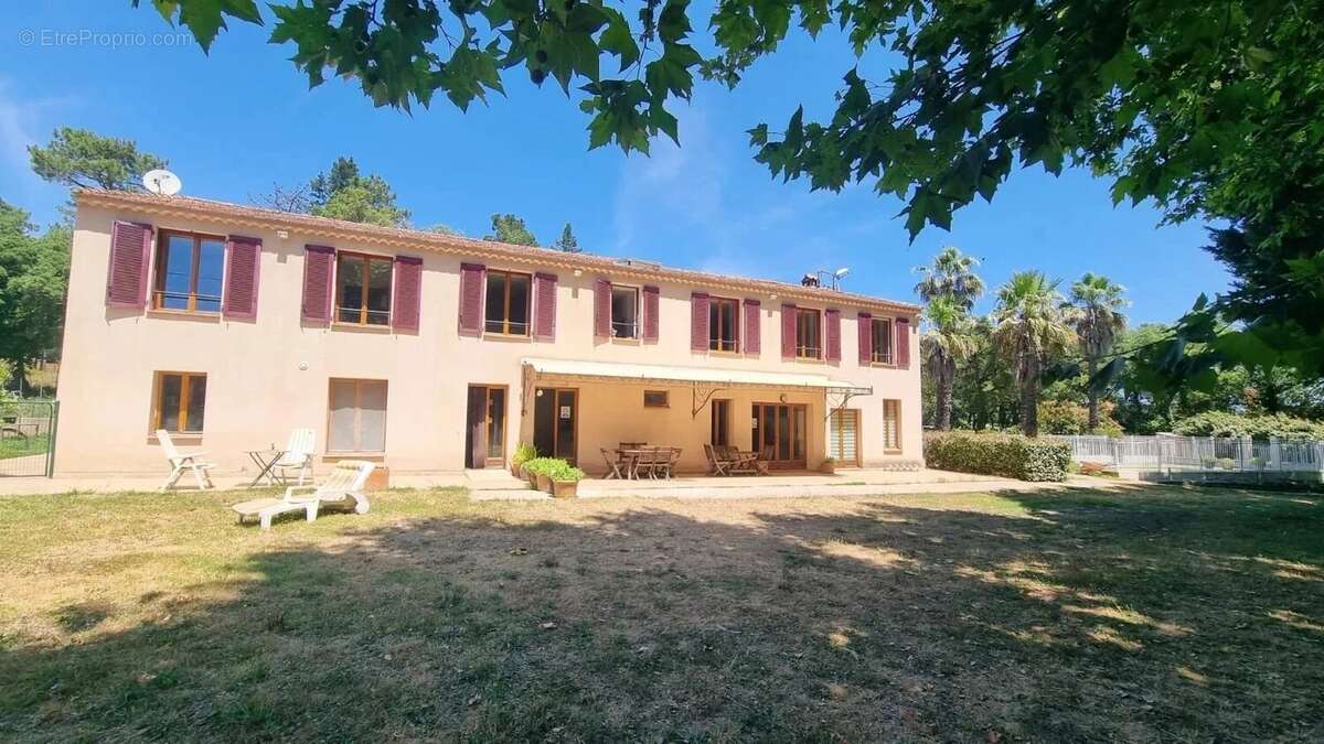 Appartement à BORMES-LES-MIMOSAS