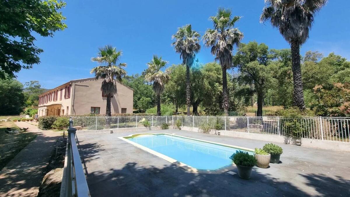 Appartement à BORMES-LES-MIMOSAS