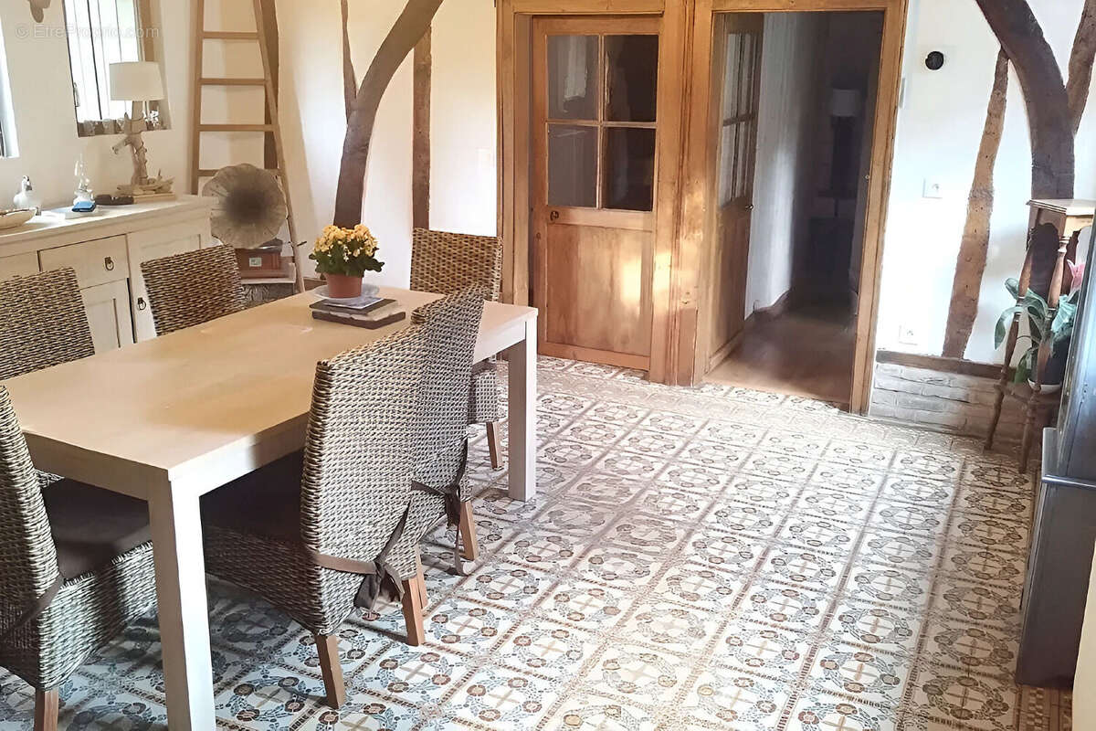 Maison à BEAURAINVILLE