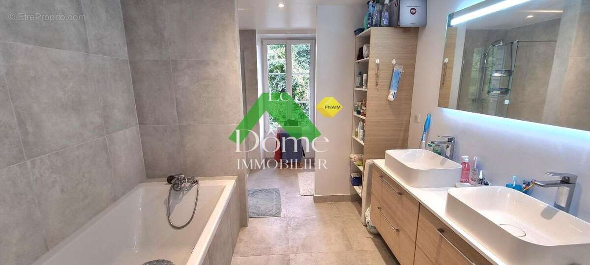 Maison à VALLANGOUJARD