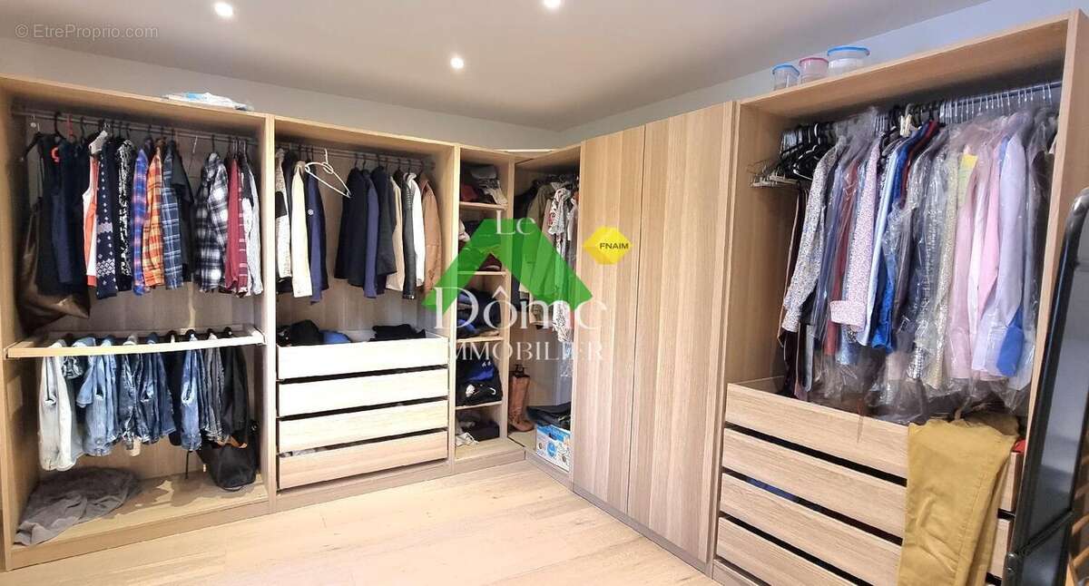 Maison à VALLANGOUJARD