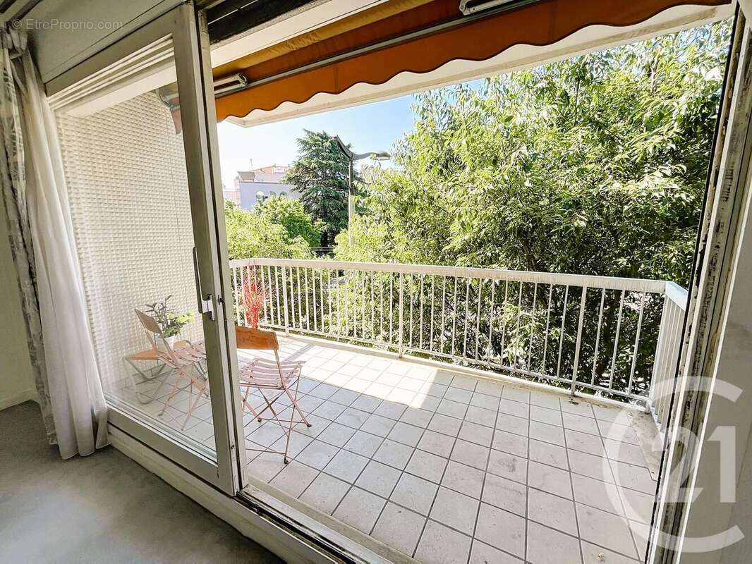 Appartement à PARIS-14E
