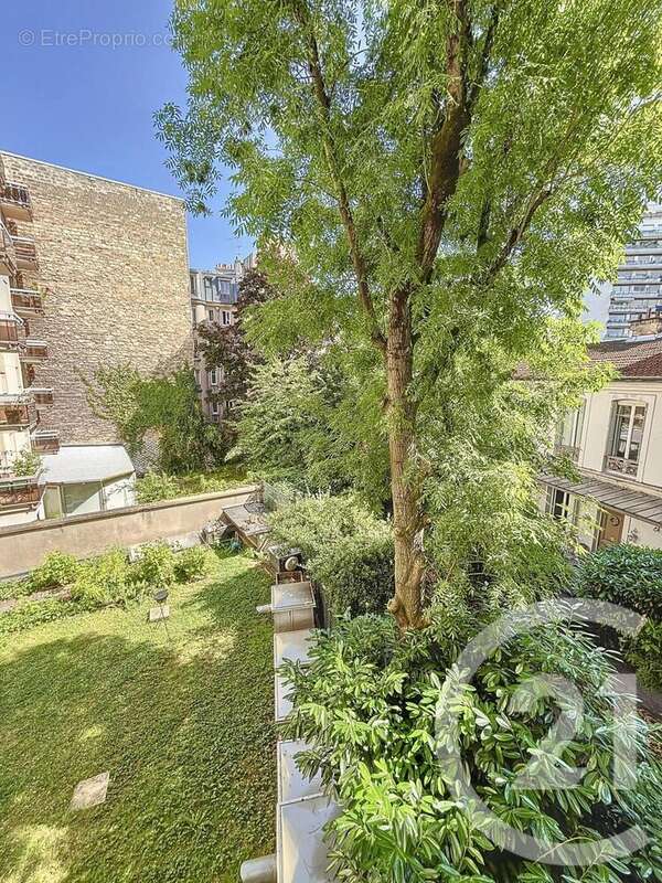 Appartement à PARIS-14E