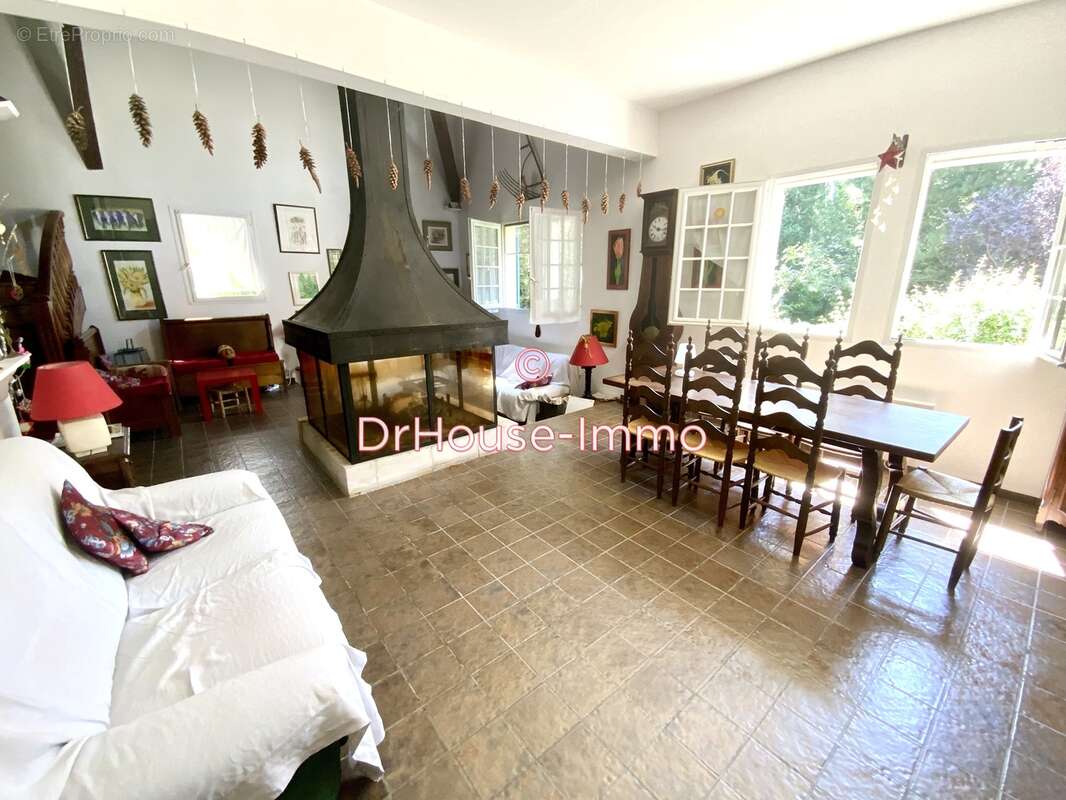 Maison à SAINT-ETIENNE-LES-ORGUES