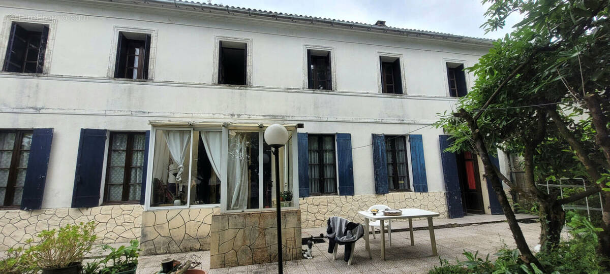 Maison à SAINT-CAPRAIS-DE-BLAYE