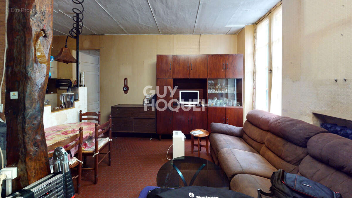 Maison à SAINT-CAPRAIS-DE-BLAYE