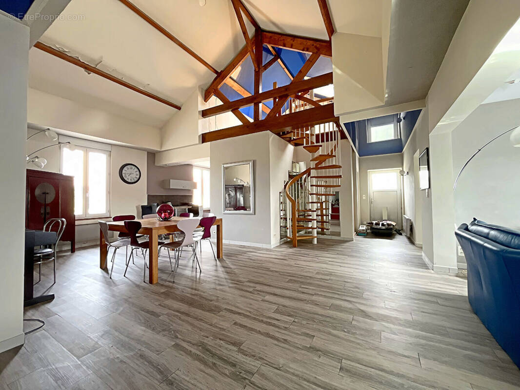 Appartement à COURCY