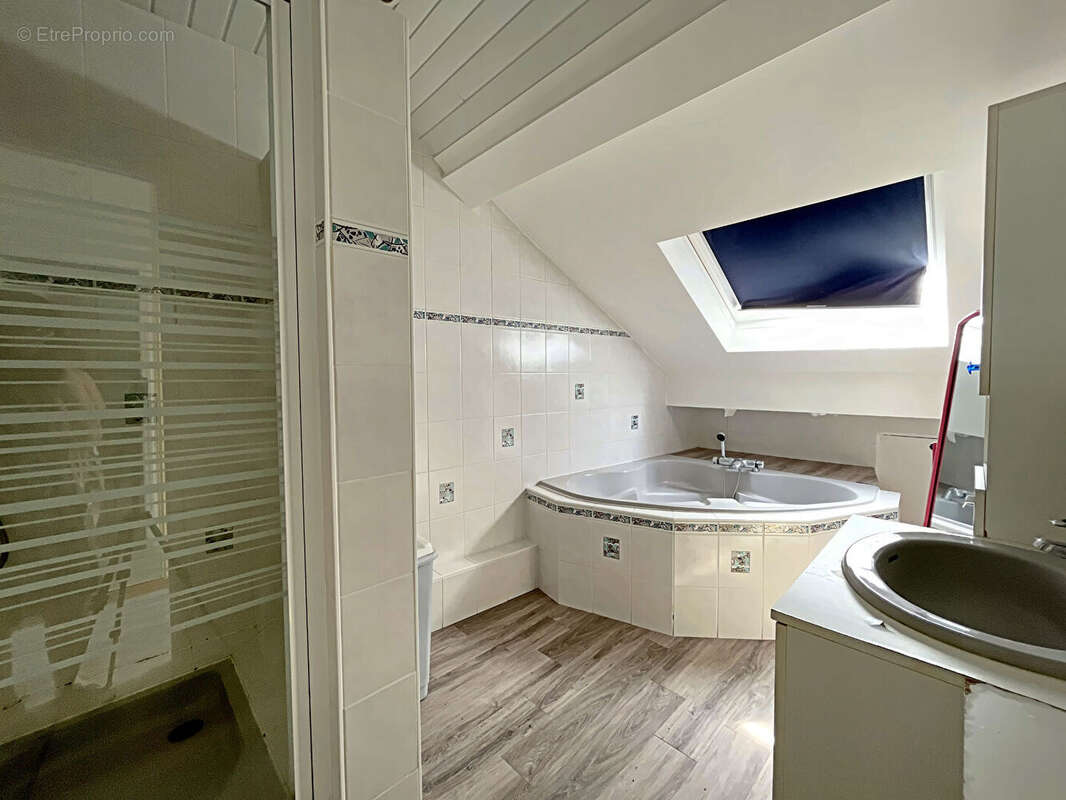 Appartement à COURCY