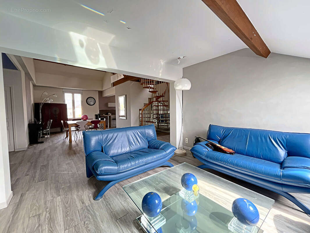 Appartement à COURCY