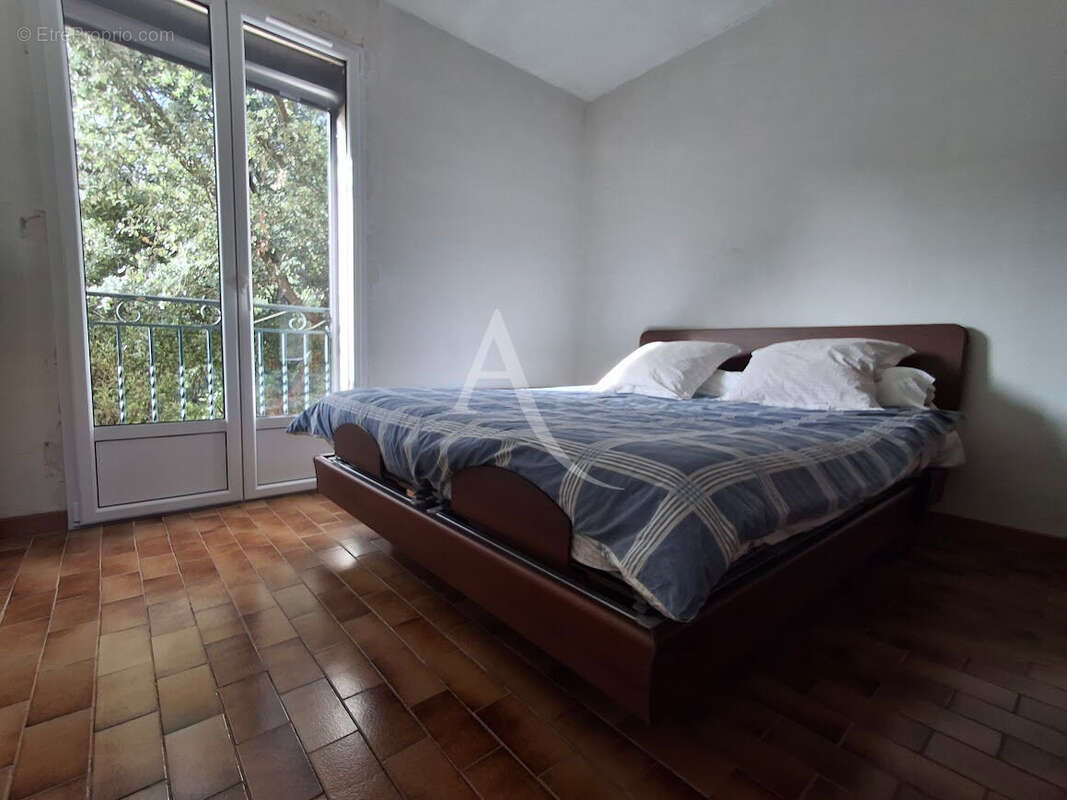 Maison à LA TOUR-SUR-ORB