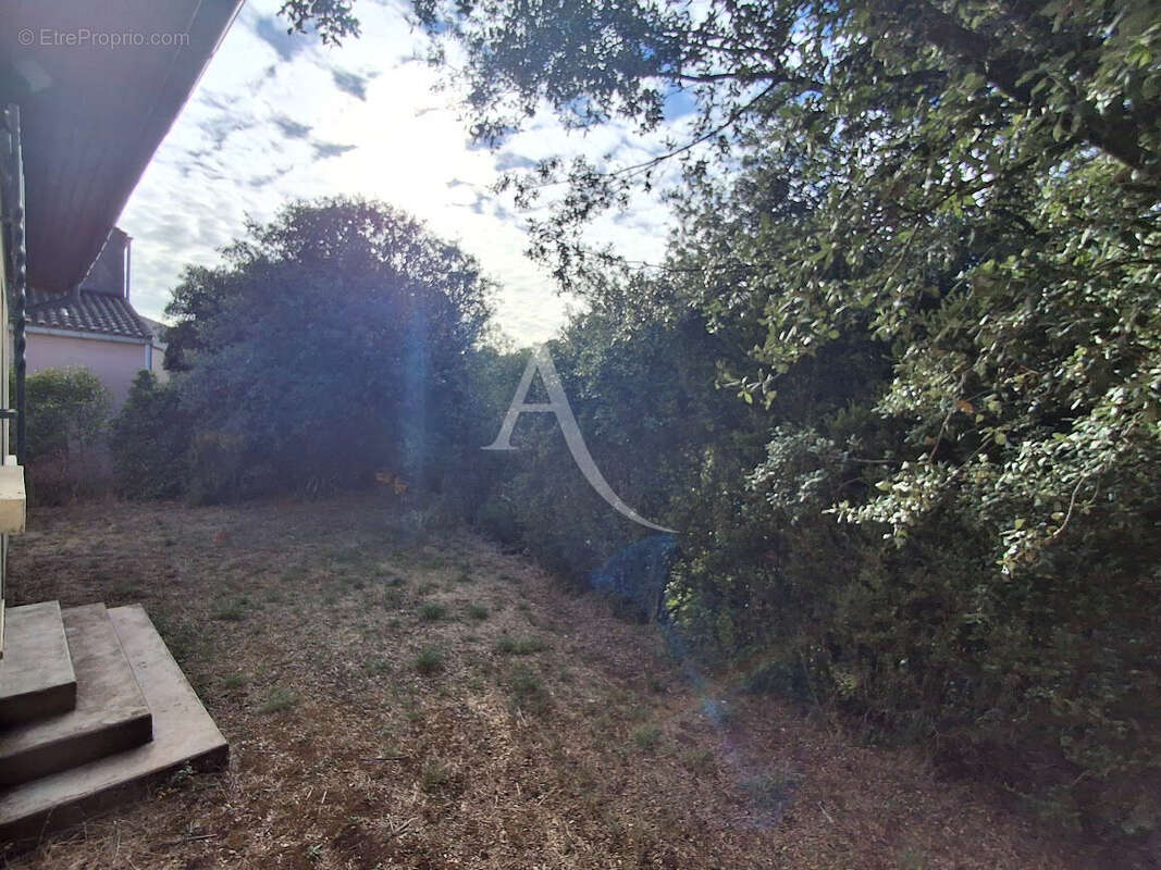 Maison à LA TOUR-SUR-ORB