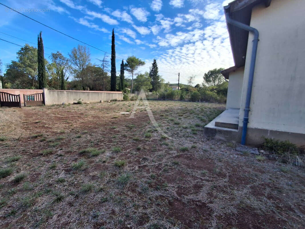 Maison à LA TOUR-SUR-ORB