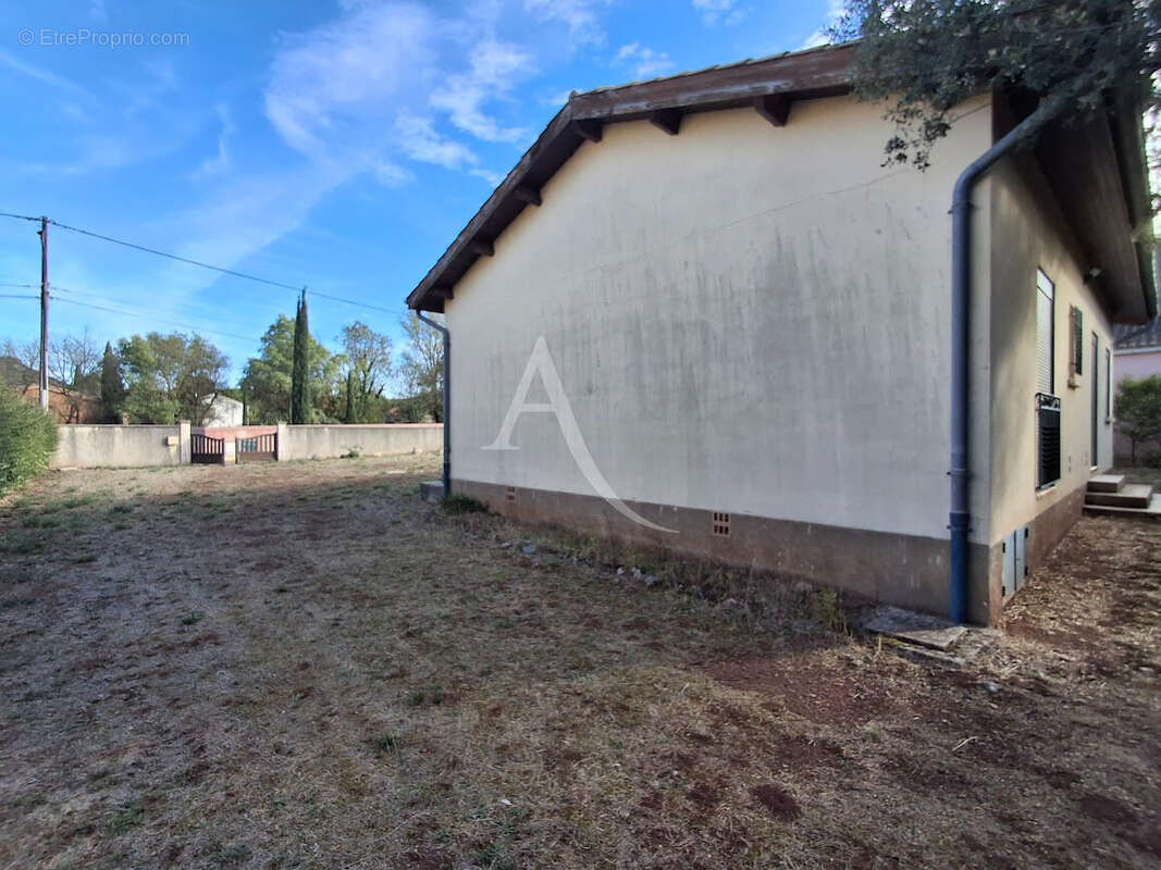 Maison à LA TOUR-SUR-ORB