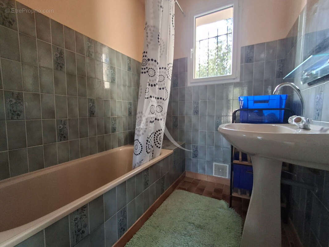 Maison à LA TOUR-SUR-ORB