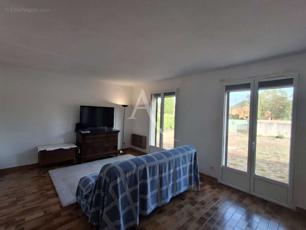 Maison à LA TOUR-SUR-ORB