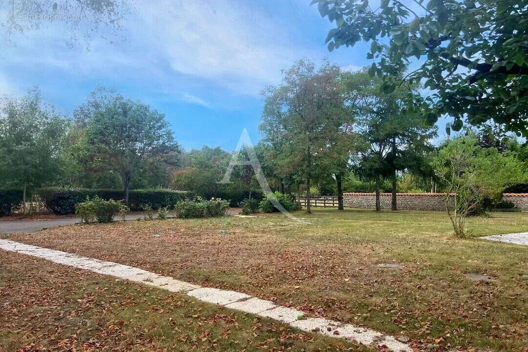 Maison à MOUZEUIL-SAINT-MARTIN