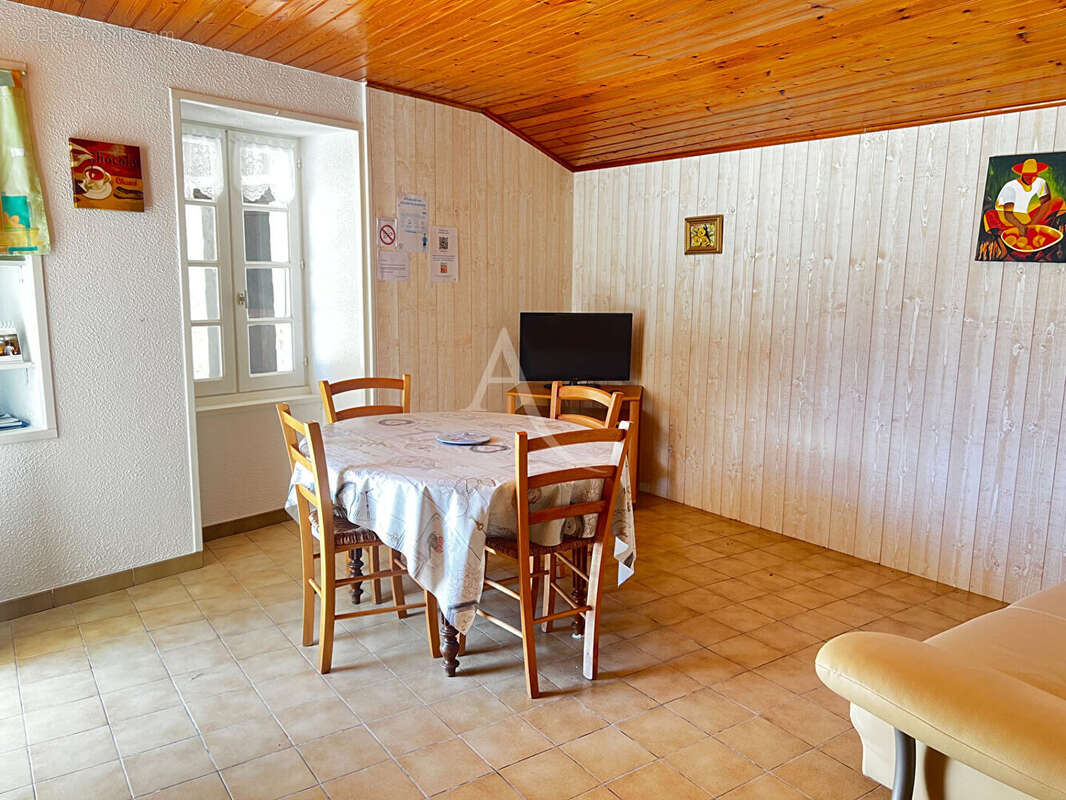 Maison à MOUZEUIL-SAINT-MARTIN