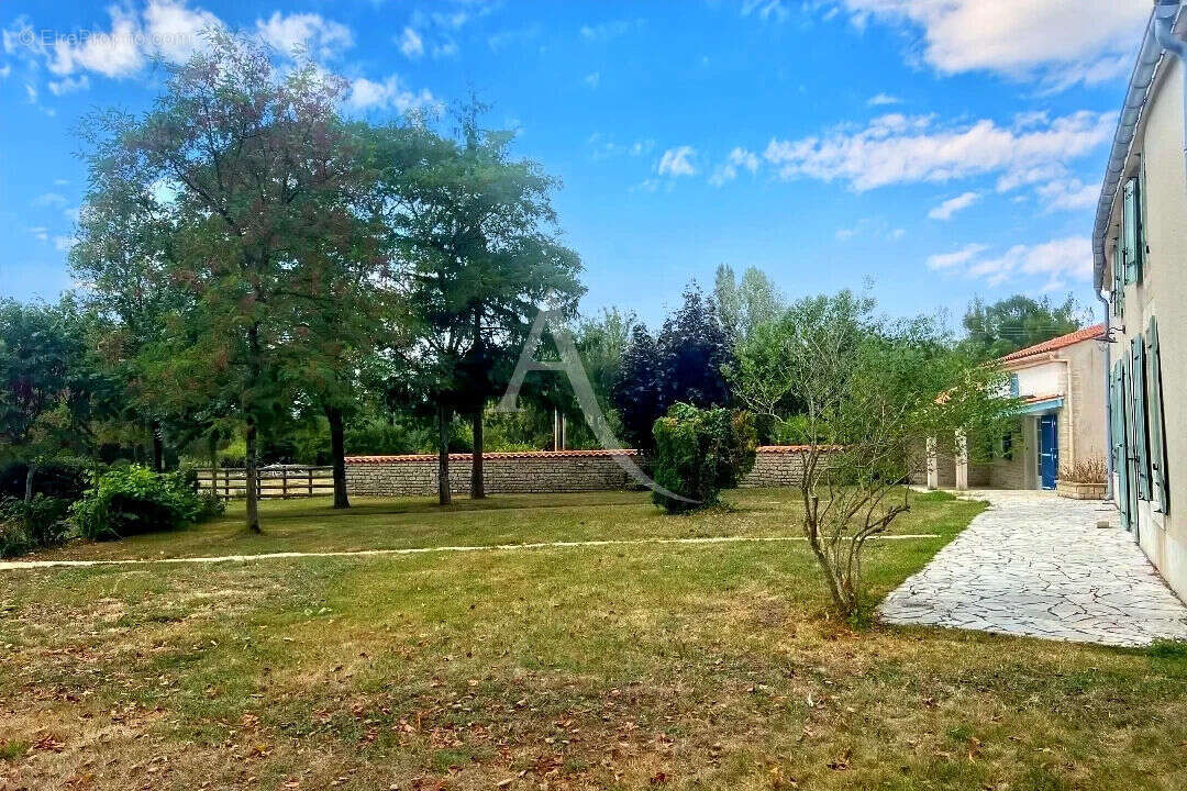 Maison à MOUZEUIL-SAINT-MARTIN