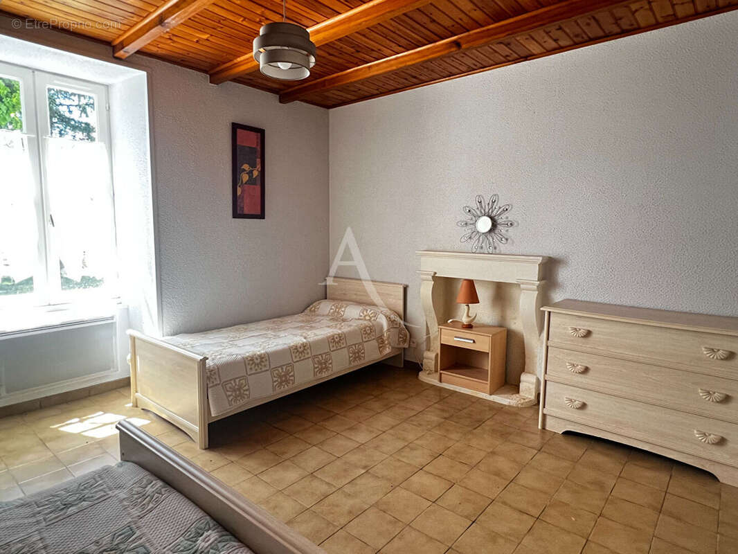 Maison à MOUZEUIL-SAINT-MARTIN