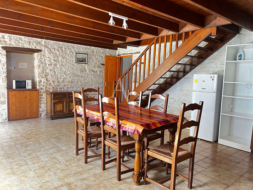 Maison à MOUZEUIL-SAINT-MARTIN