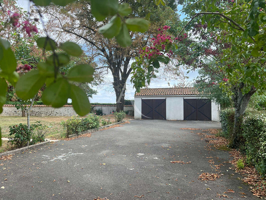 Maison à MOUZEUIL-SAINT-MARTIN