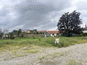 Terrain à DECINES-CHARPIEU