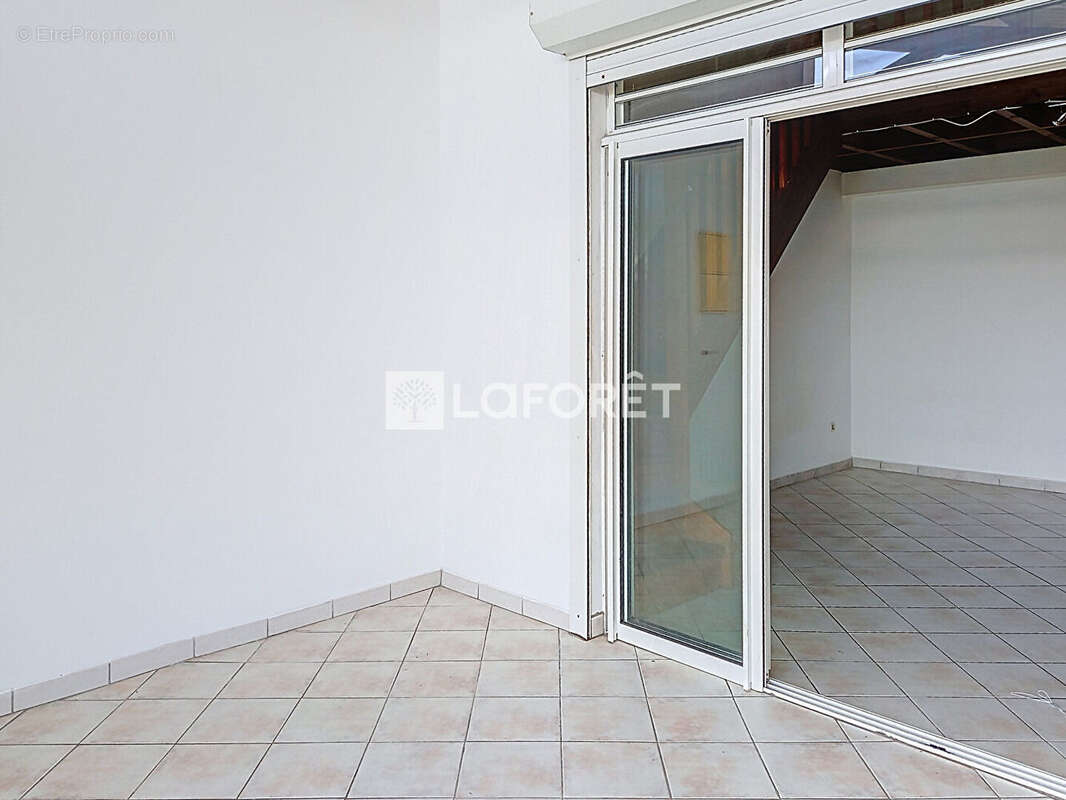 Appartement à BAIE-MAHAULT