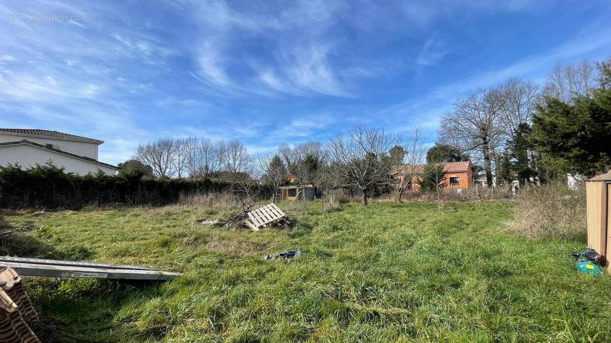 Photo 1 - Terrain à MONTBETON