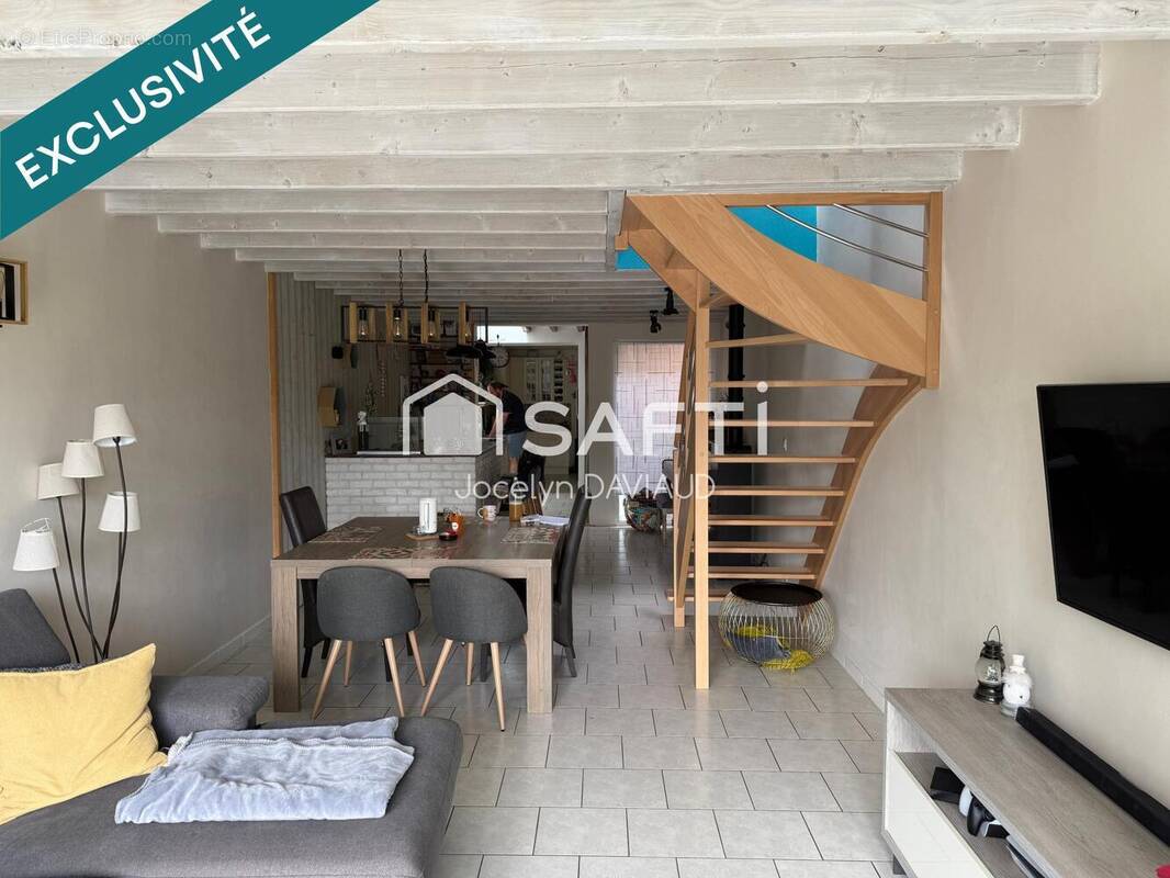 Photo 1 - Maison à BECON-LES-GRANITS