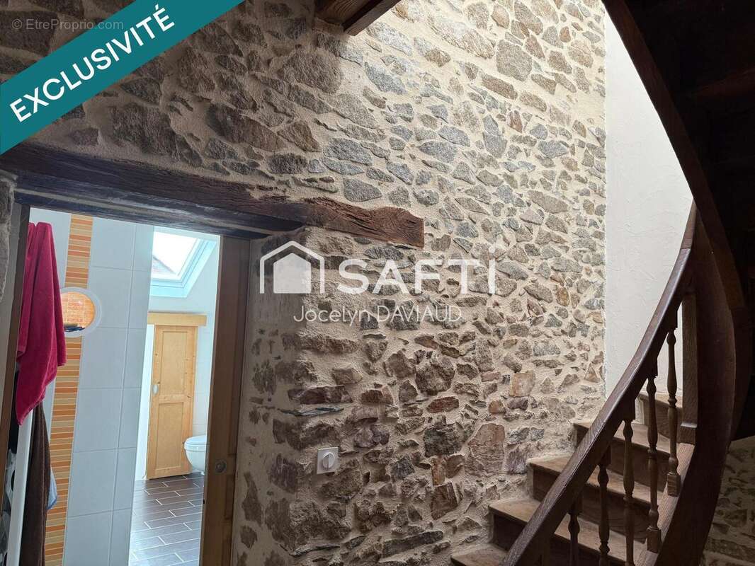 Photo 5 - Maison à BECON-LES-GRANITS