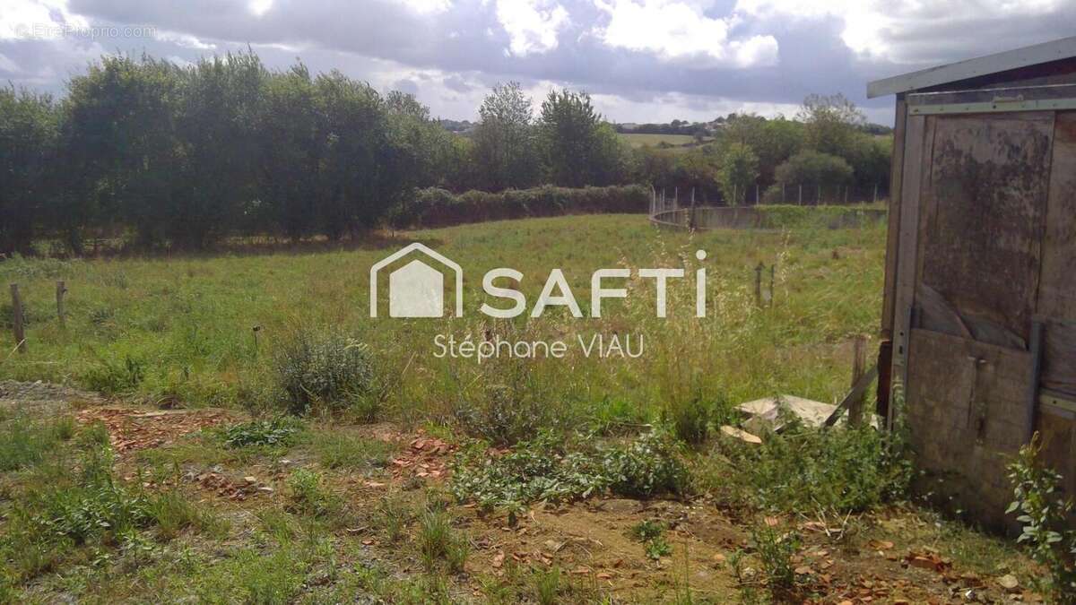 Photo 4 - Parking à SAINT-PIERRE-DES-ECHAUBROGNES