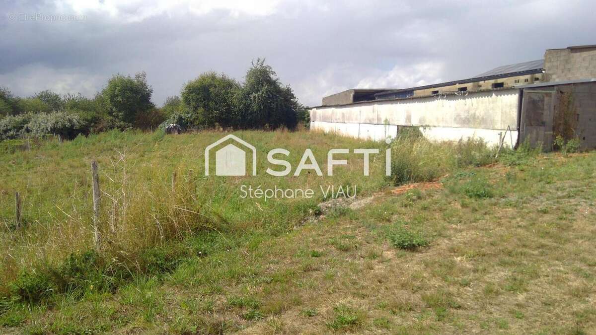 Photo 8 - Parking à SAINT-PIERRE-DES-ECHAUBROGNES